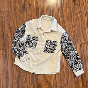 Leopard Print Sleeve Shirt